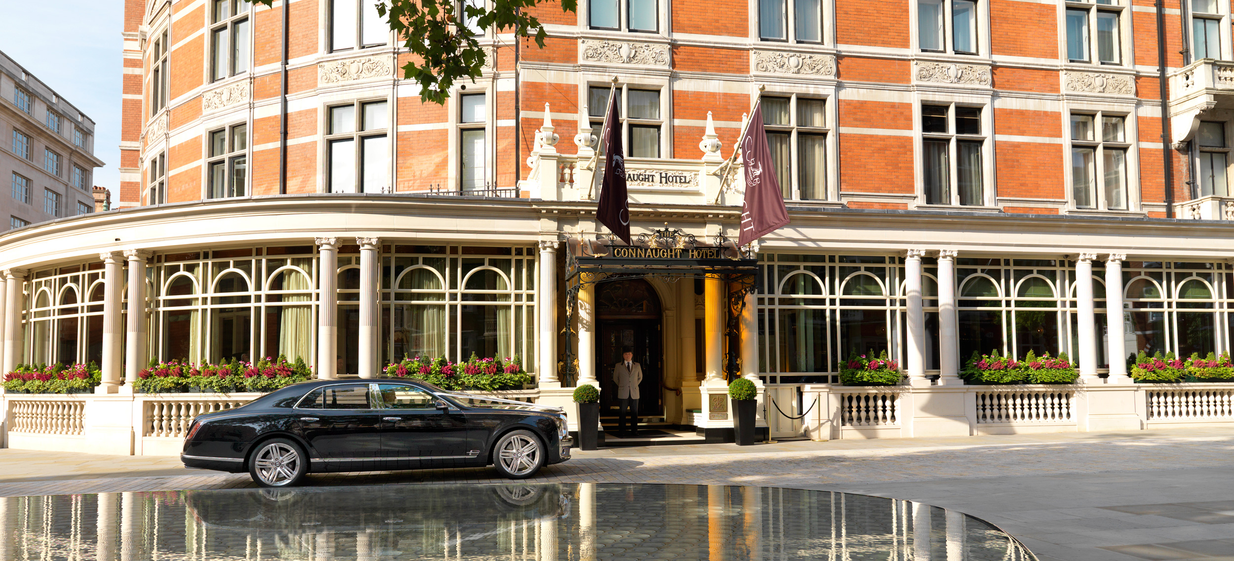 Mayfair london. The Connaught Лондон. Лондон район Мэйфейр. Отель Connaught. The Connaught Hotel London.