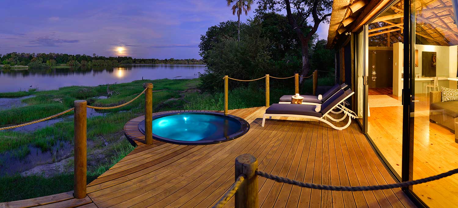 Hotell Victoria Falls River Lodge Zambezi National Park Zimbabwe   Zm Victoria Falls River Lodge By Night Web 